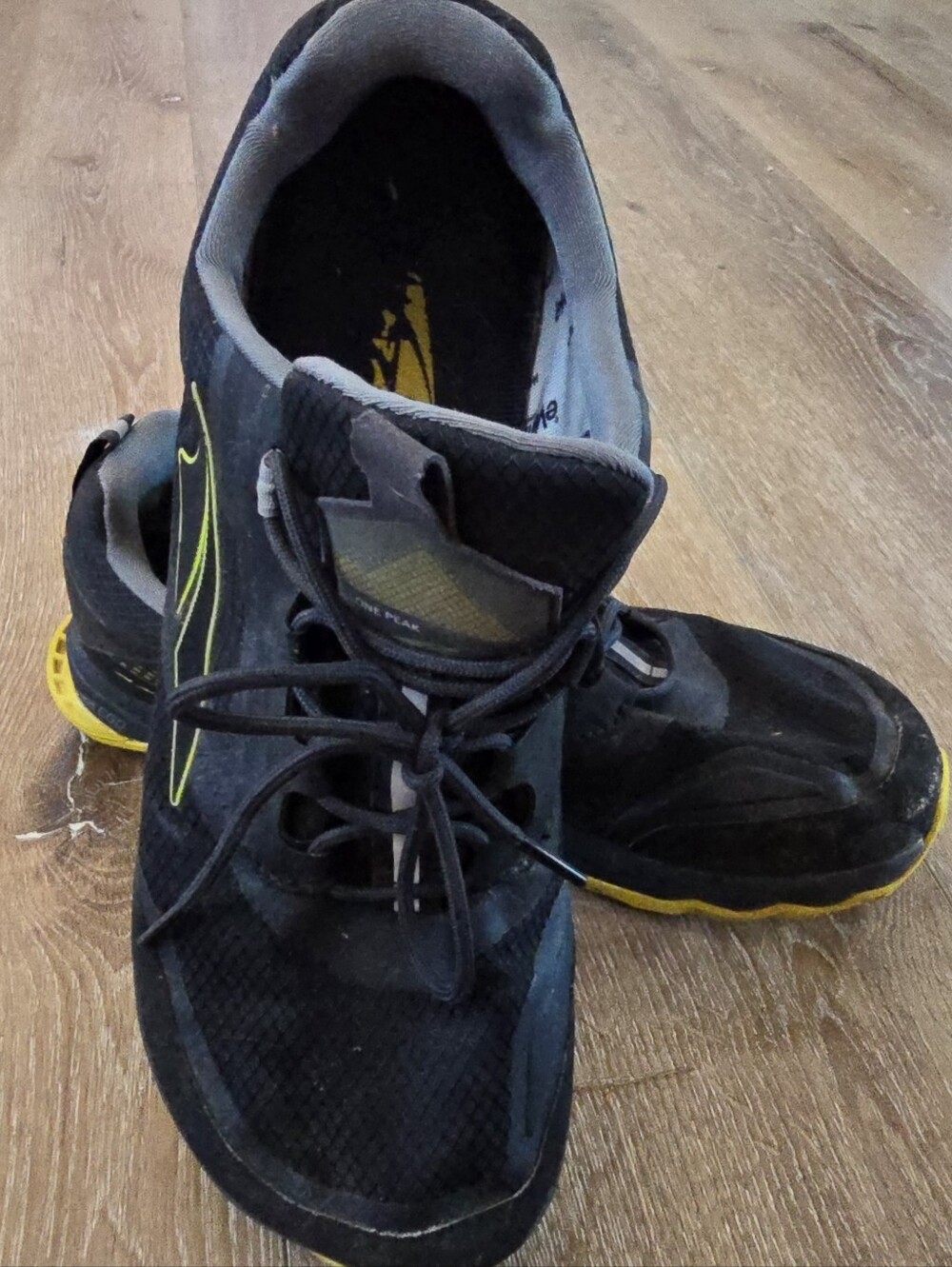 Men's Black and Yellow Athletic Trail Running Shoes ALTRA SZ 12